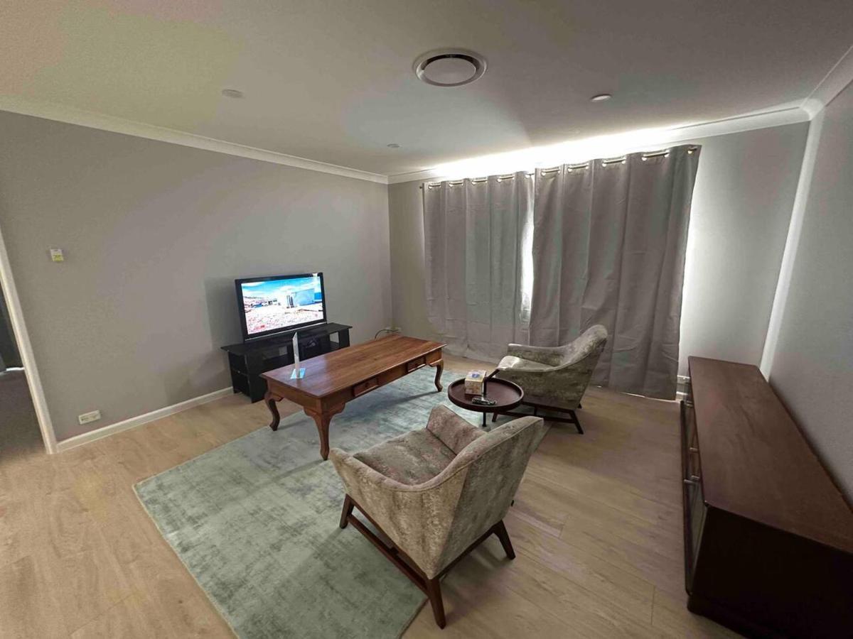 Heated Toilet Seat - Air Conditioning- Hot Tub - Dryer - Electrical Bbq Grill - Pool - Arcade Games At Golden Swan House Casa vacanze