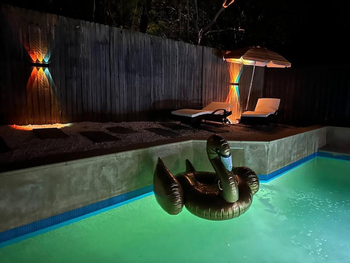 Heated Toilet Seat - Air Conditioning- Hot Tub - Dryer - Electrical Bbq Grill - Pool - Arcade Games At Golden Swan House Casa vacanze Sydney