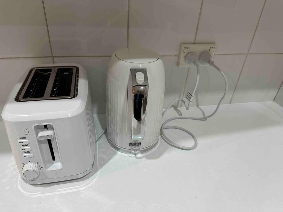 Casa vacanze Heated Toilet Seat - Air Conditioning- Hot Tub - Dryer - Electrical Bbq Grill - Pool - Arcade Games At Golden Swan House *
