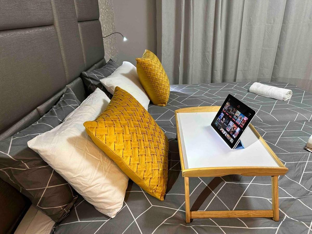 Casa vacanze Heated Toilet Seat - Air Conditioning- Hot Tub - Dryer - Electrical Bbq Grill - Pool - Arcade Games At Golden Swan House Sydney