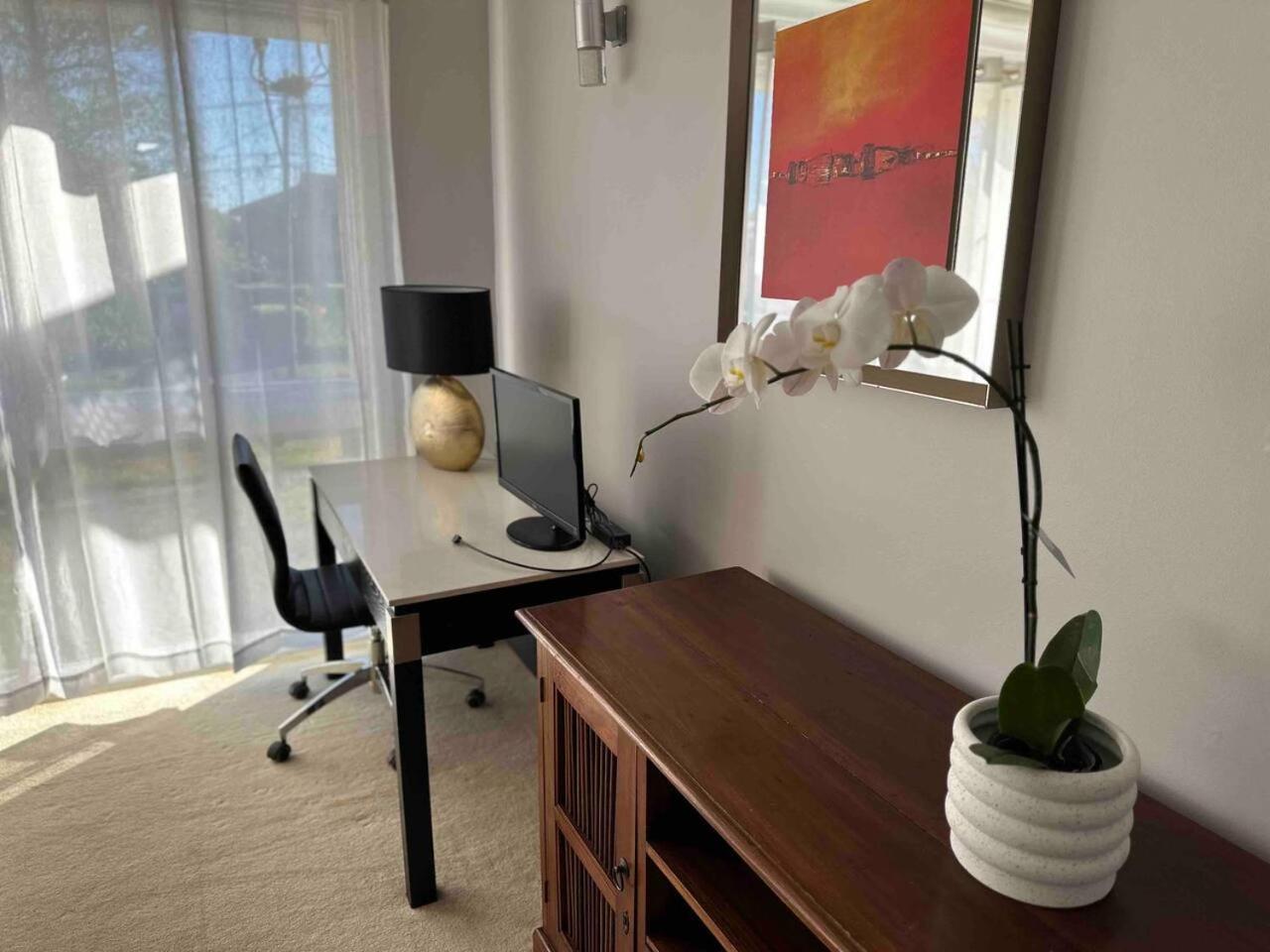 Heated Toilet Seat - Air Conditioning- Hot Tub - Dryer - Electrical Bbq Grill - Pool - Arcade Games At Golden Swan House