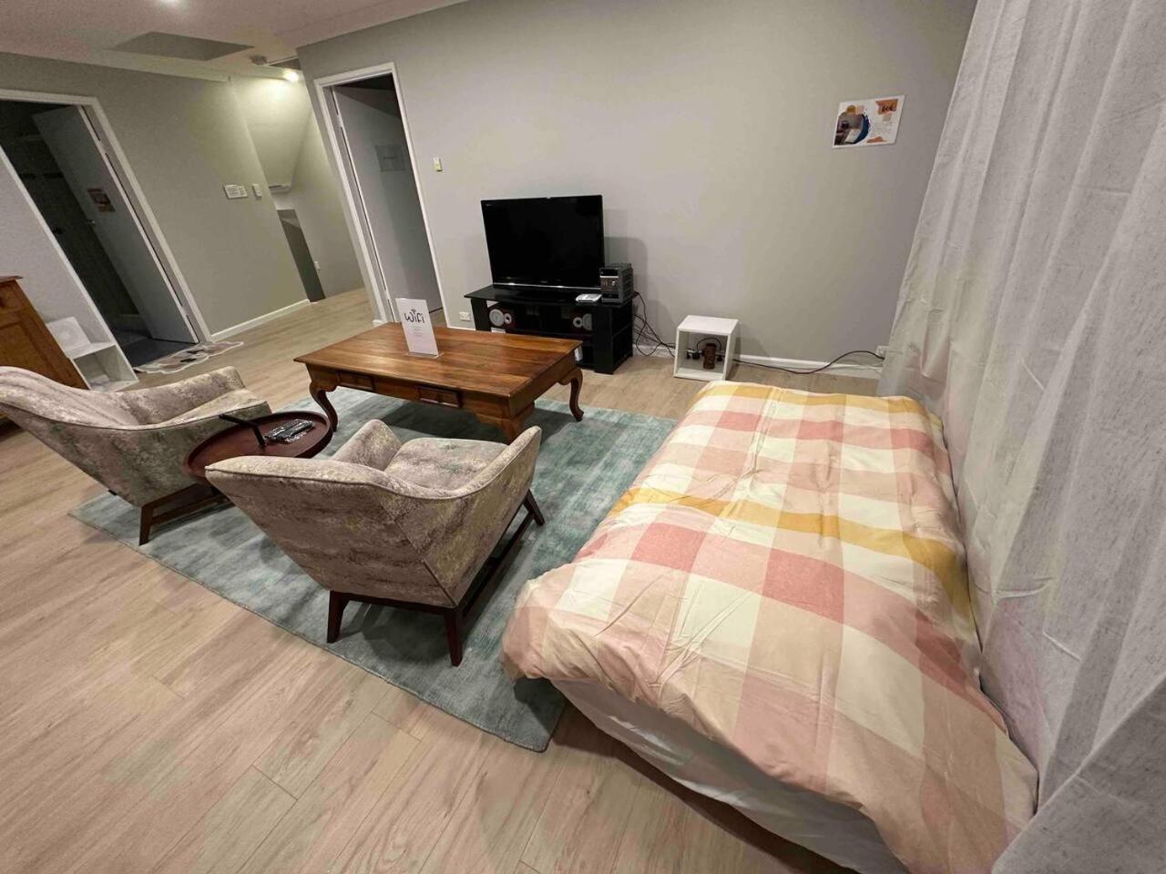 Heated Toilet Seat - Air Conditioning- Hot Tub - Dryer - Electrical Bbq Grill - Pool - Arcade Games At Golden Swan House Casa vacanze Sydney